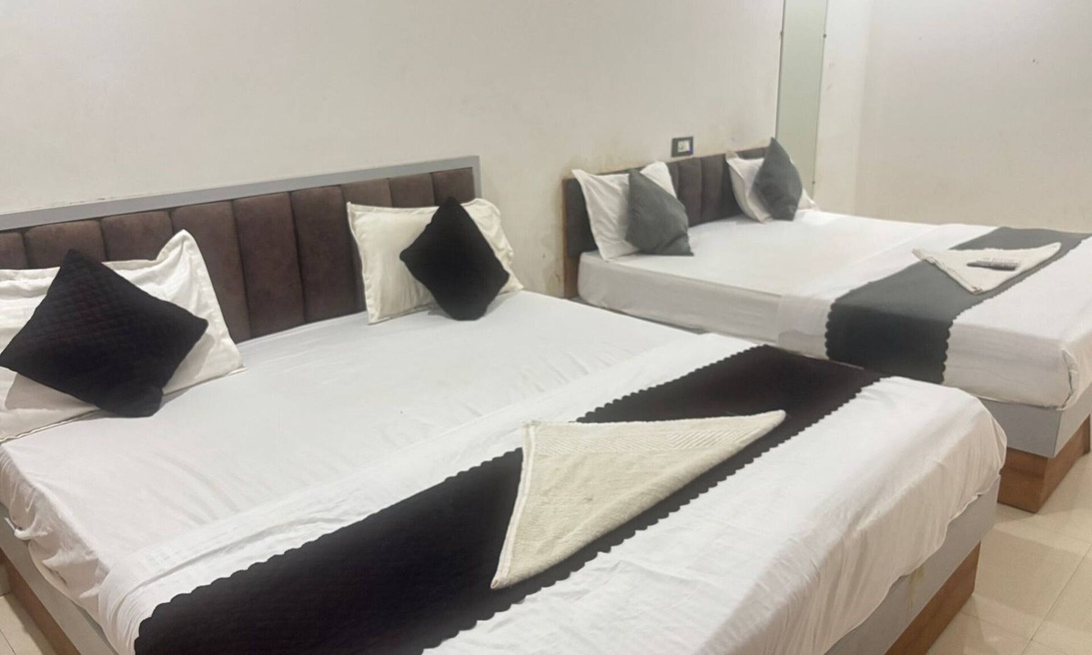 Vrindavan Hostel | HOTEL KRISHNA HERITAGE VRINDAVAN