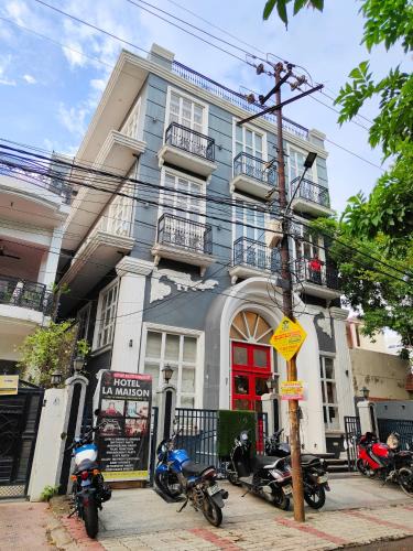Indira Nagar Hotel | Hotel La Maison