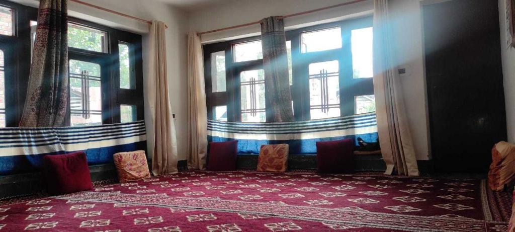 Srinagar Apartment | Hotel O POP Maryam Homestay