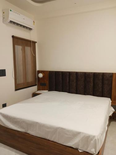 Vrindavan Hotel | Hotel Priyakunj by Naavagat
