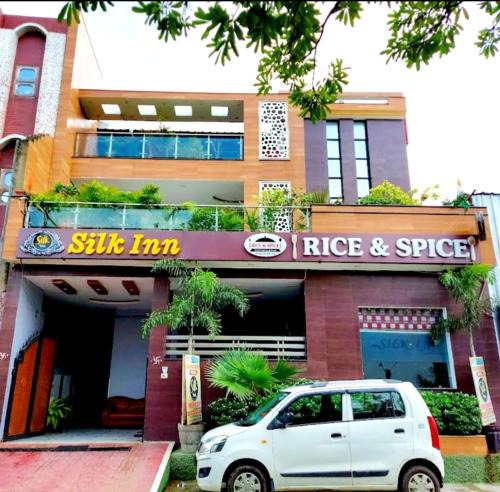 Gomti Nagar Hotel | Hotel Silk Inn Luxury At No Cost