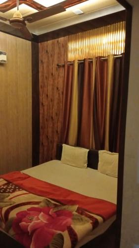 Misrikh Hotel | Hotel Vasavi Naimisharanya