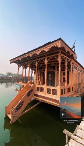 Dal Lake Hotel | Houseboat New heidi