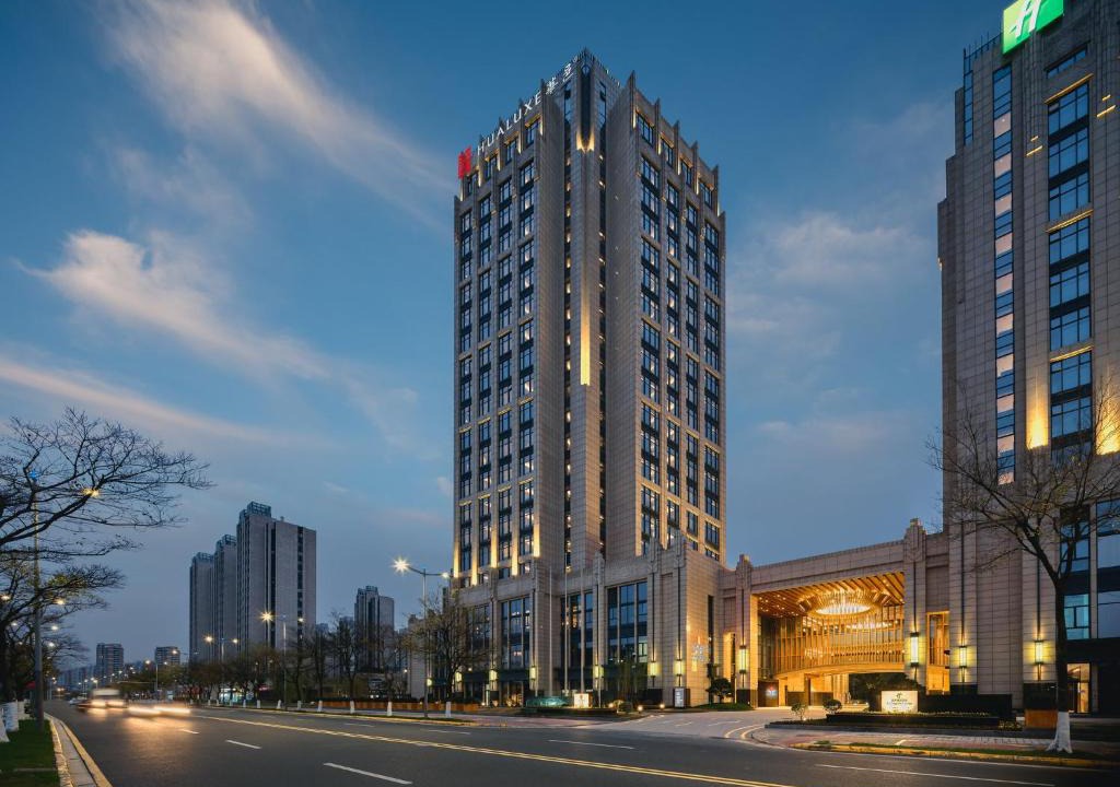 Kunshan Hotel | HUALUXE Kunshan Huaqiao by IHG - F1 Racing Preferred Hotel