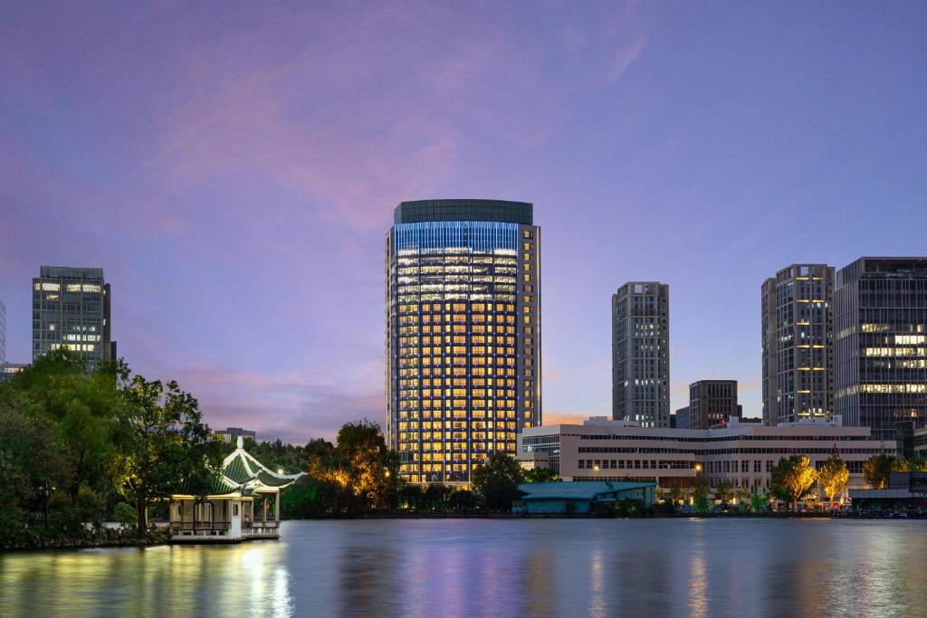 Putuo Hotel | HUALUXE Shanghai Changfeng Park by IHG