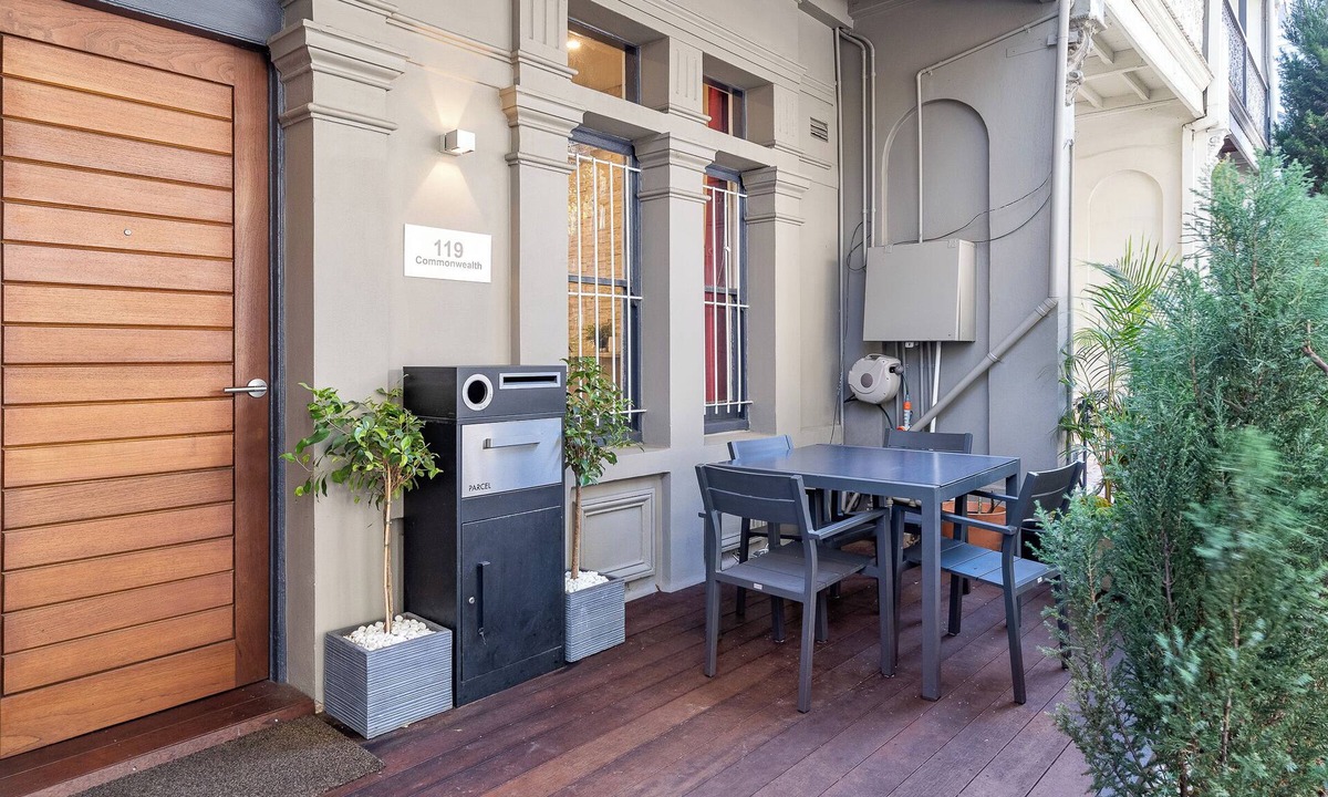 Surry Hills House | Huge Inner City Mansion, 8 Beds, 2 Bathrooms, A/C. Near Opera House - 7 mins