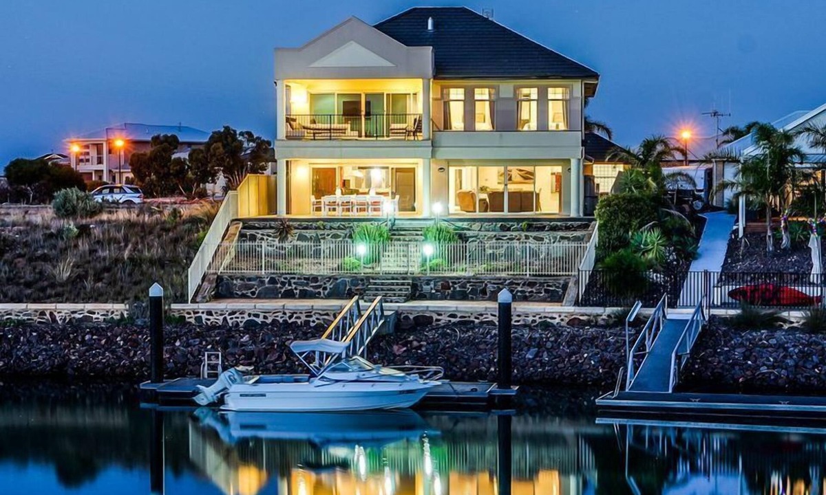 Wallaroo House | IDLE TIMES - Luxury on Copper Coast Marina