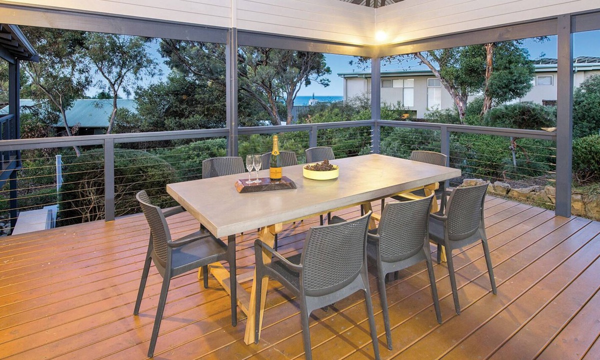 Eagle Bay House | IMMACULATELY PRESENTED LUXURY BEACH HOUSE IN PRISTINE EAGLE BAY