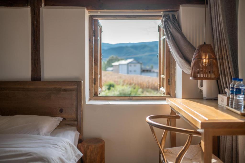 Jianchuan County House | Inn in the field