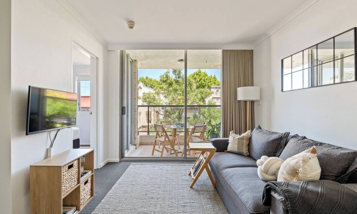 Chippendale Apartment | Inner-City Apartment with Pool, Gym & Sauna