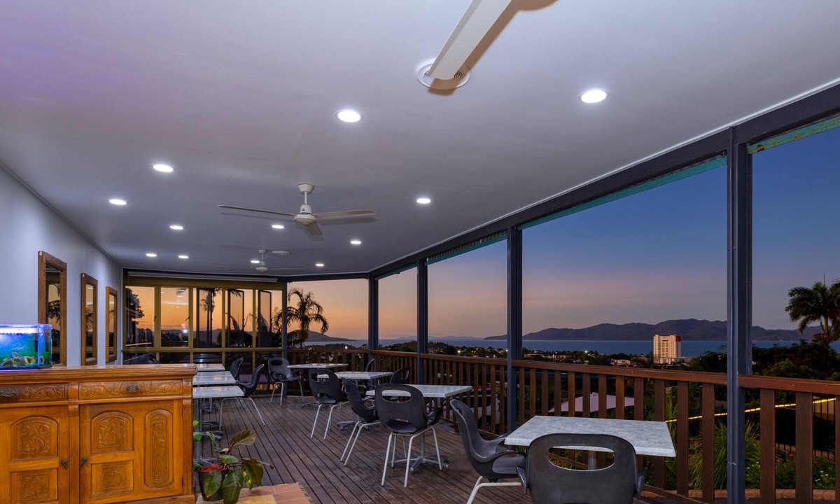 North Ward Hotel | Island View Motel