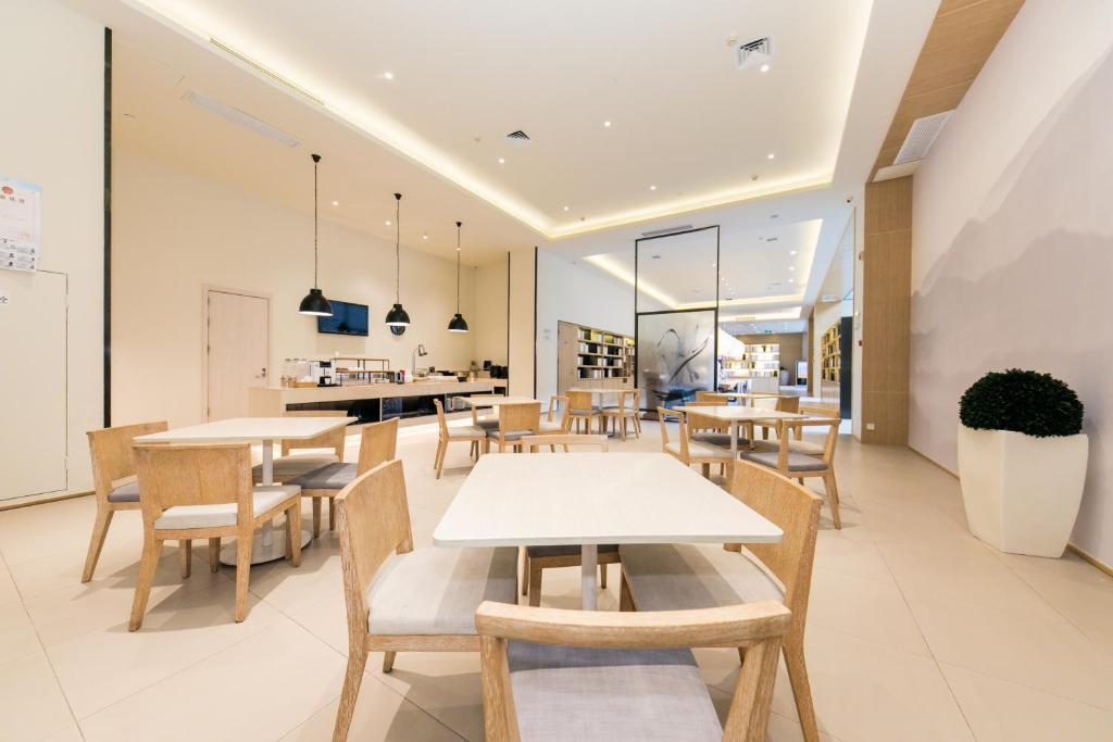 Nanqi Subdistrict Hotel | JI Hotel 1912 Bar Street