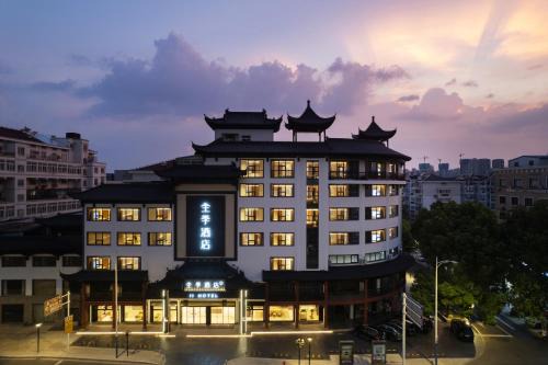 Zhonglou Qu Hotel | JI Hotel Changzhou Qingguo Lane
