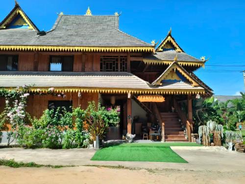 Yunjinghong Cabin | Jinghong Manyun Dai Village Inn