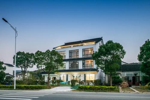 Wuzhong House | Jingshan Lake Boutique Homestay