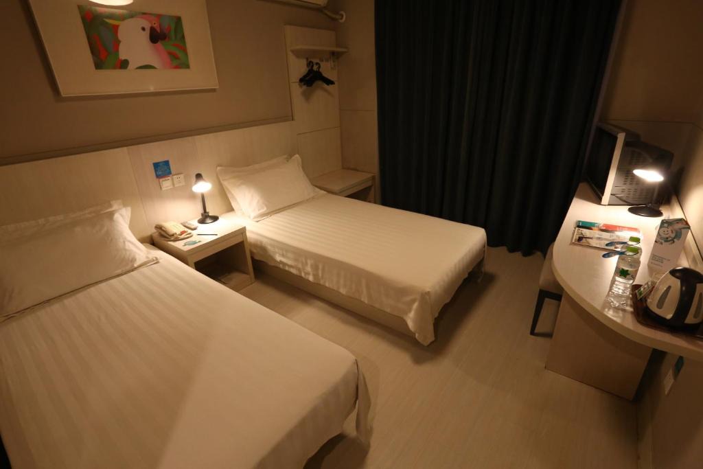 Lianchi District Hotel | Jinjiang Inn Baoding Railway Station