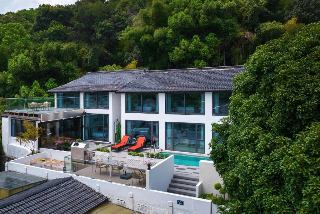 Xihu Hotel | Jun hade on hillside