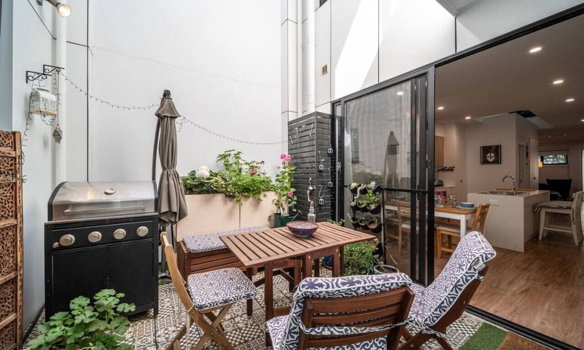 Tonsley House | Kashida - Persian-Style Townhouse with Office