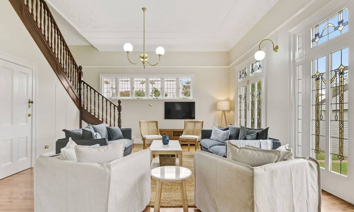 Orange House | Kilarra House. Circa 1880. Sleeps 10, Orange CBD.