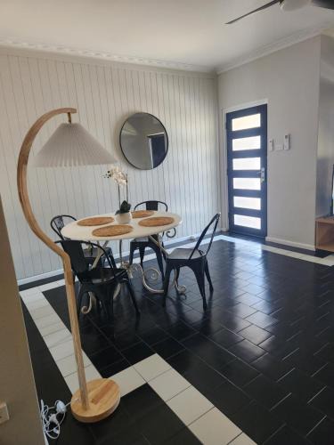 Leeton Hotel | Kindred Studio Apartments