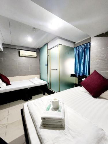 Tsim Sha Tsui Hostel | KK Hotel - Hostel - 24 hrs Reception in Flat C2 , Tsim Sha Tsui Building, 83-97 Nathan Road, Tsim Sha Tsui, Kowloon