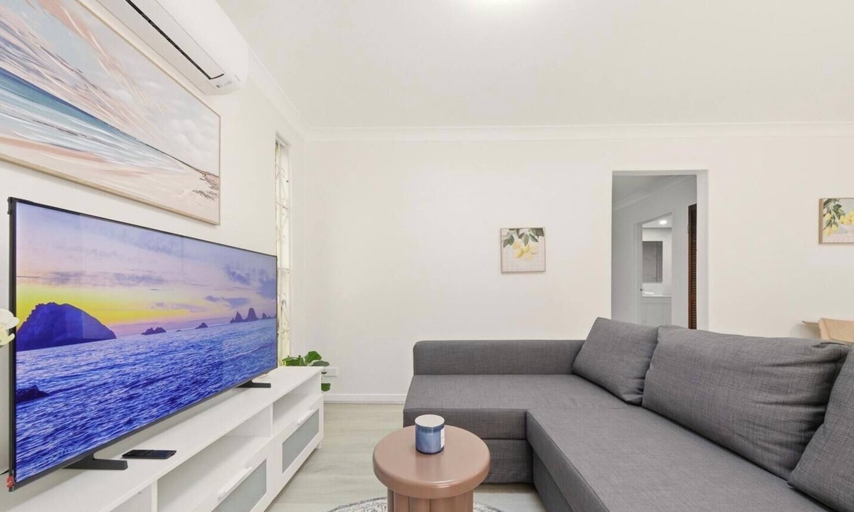 Cabramatta House | KozyGuru | Cabramatta | Spacious Family Townhouse