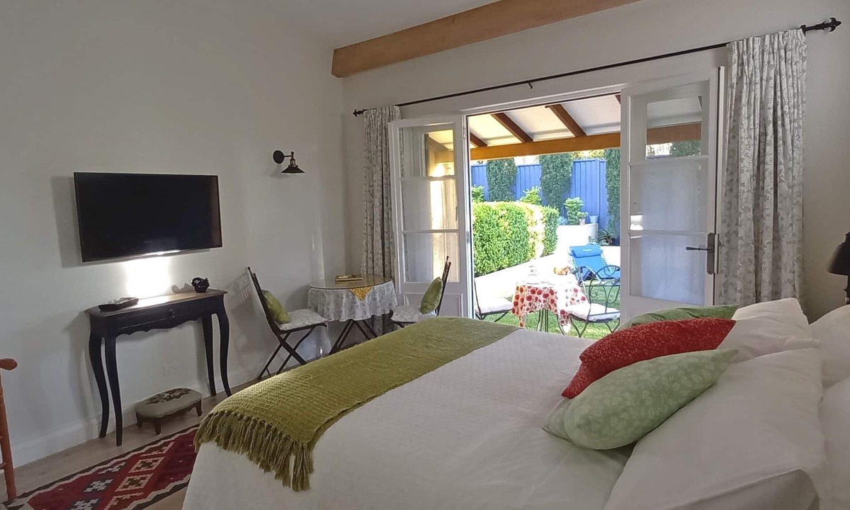 Nelson Bay Bed & Breakfast | L'Olivette B&B Olive Room For 2 Adults Only Unsuitable for Children.