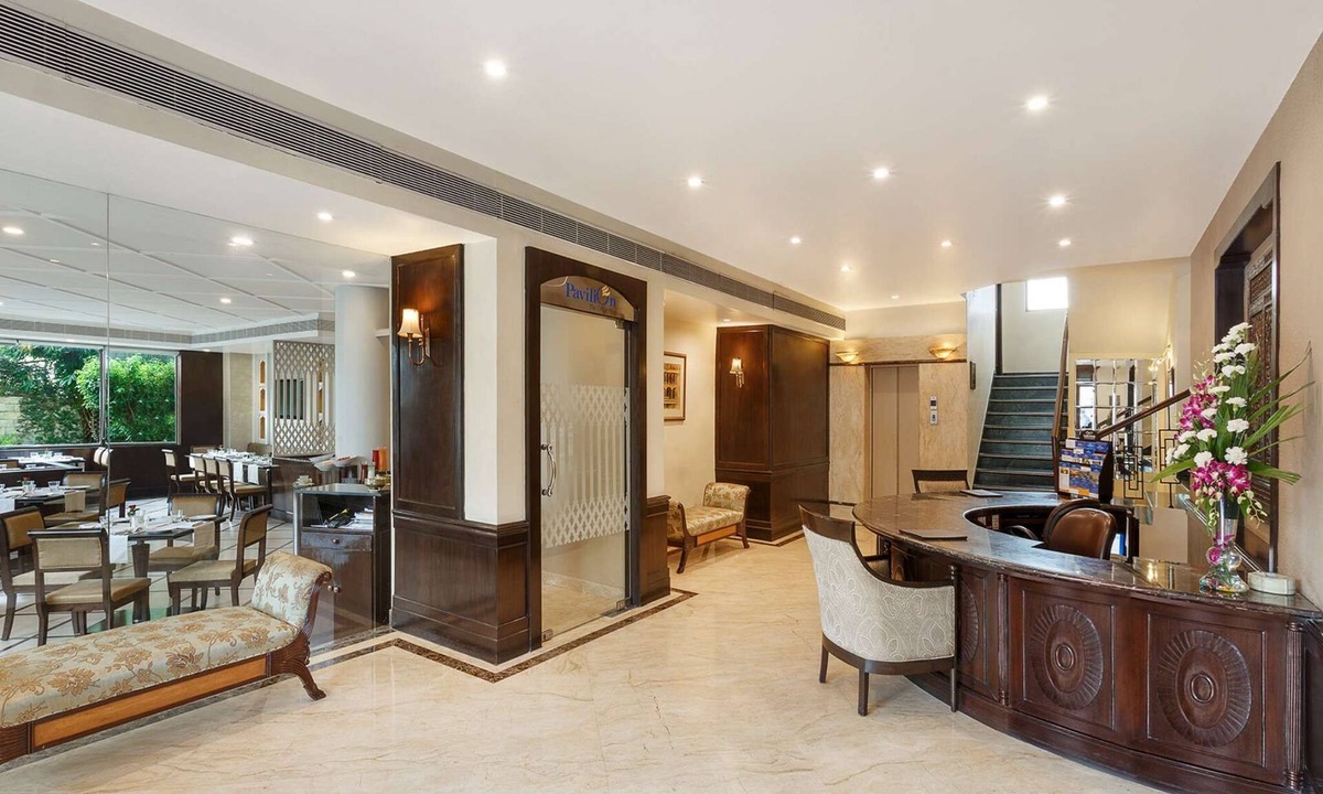Hazratganj Hotel | La Place Sarovar Portico, Lucknow
