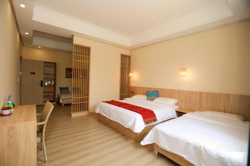 Mingsha Mountain and Crescent Spring Bed & Breakfast | Lanquan Xiaozhu Meisu