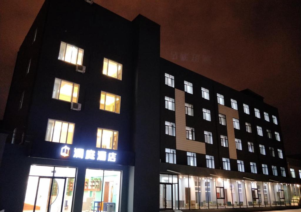 Xincheng District Hotel | Lantern Hotel