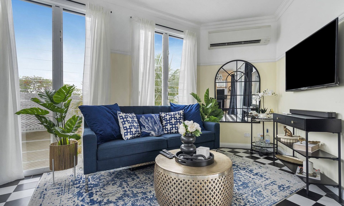 Burleigh Heads Apartment | Large Luxury studio, close to beach, newly renovated, deck, BBQ, carport