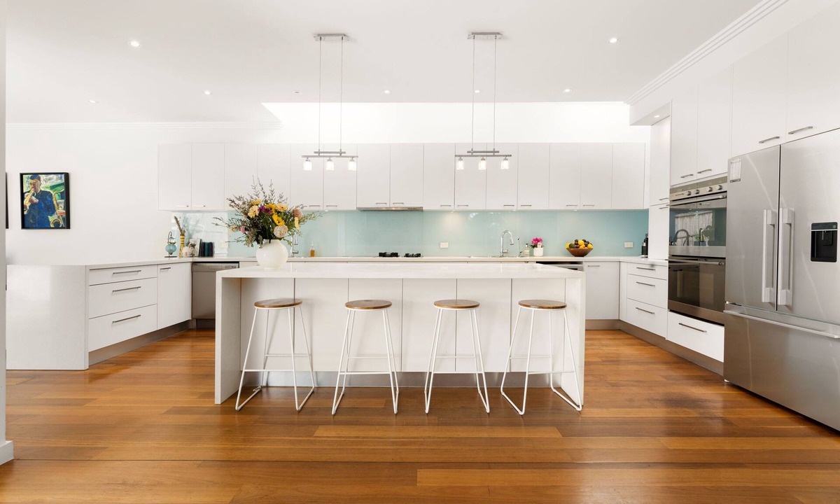 Vaucluse House | Large Summer Home with Big Pool