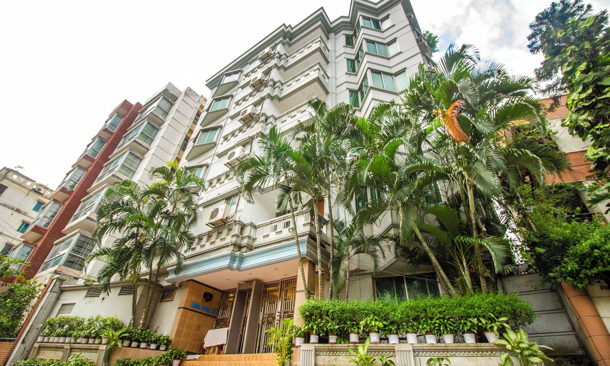 Banani Hotel | Laurel Lakefront Hotel
