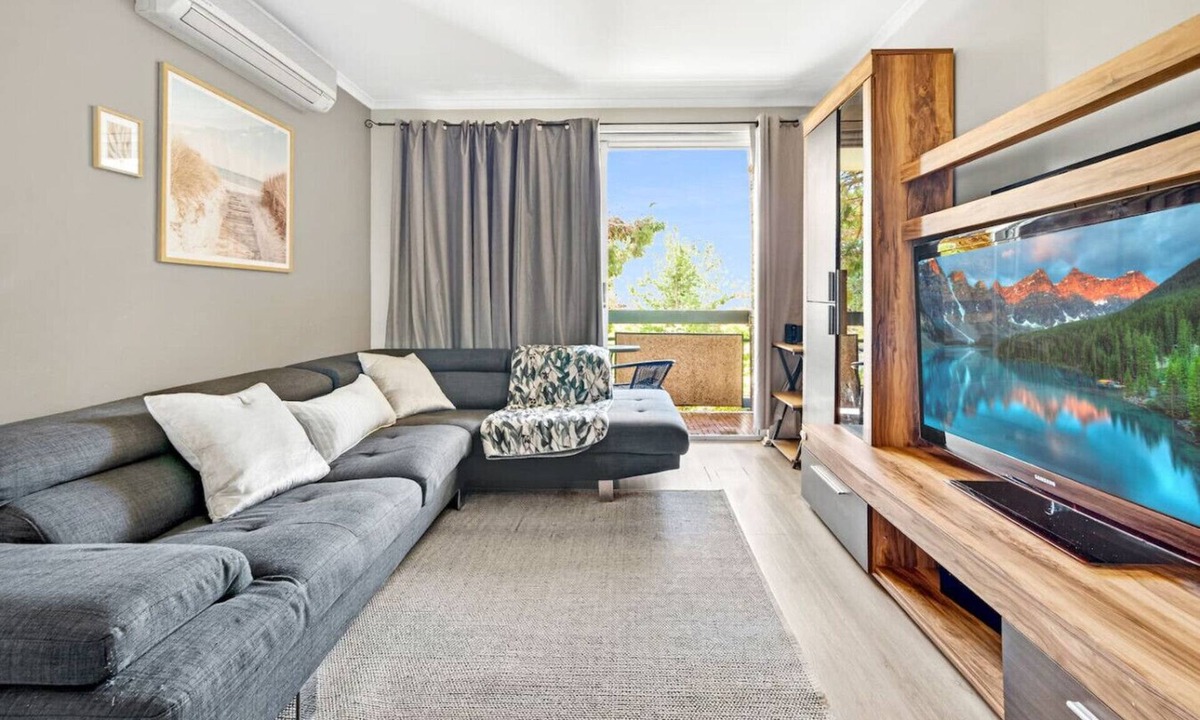Lane Cove North Apartment | Leafy Lane Cove Family Apartment | AC + Parking