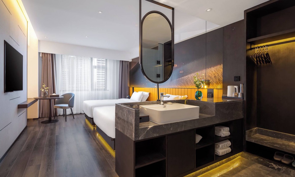 Long Hua Hotel | LiangZhi Huipin Hotel