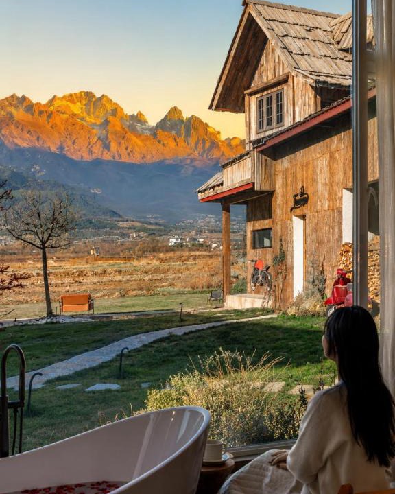 Yulong Hotel | Lijiang Tennessee Moutain Lodge & cafe - A Luxury Farmstay with Jade Dragon Views at Baisha Village - Free Pick-up from Airport&Railway station for 3-Night Stays