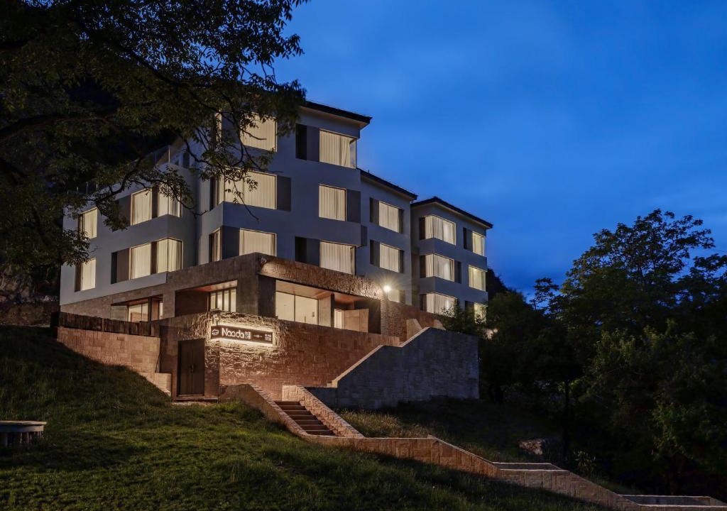 Shangri-La Hotel | Linden Centre Benzilan