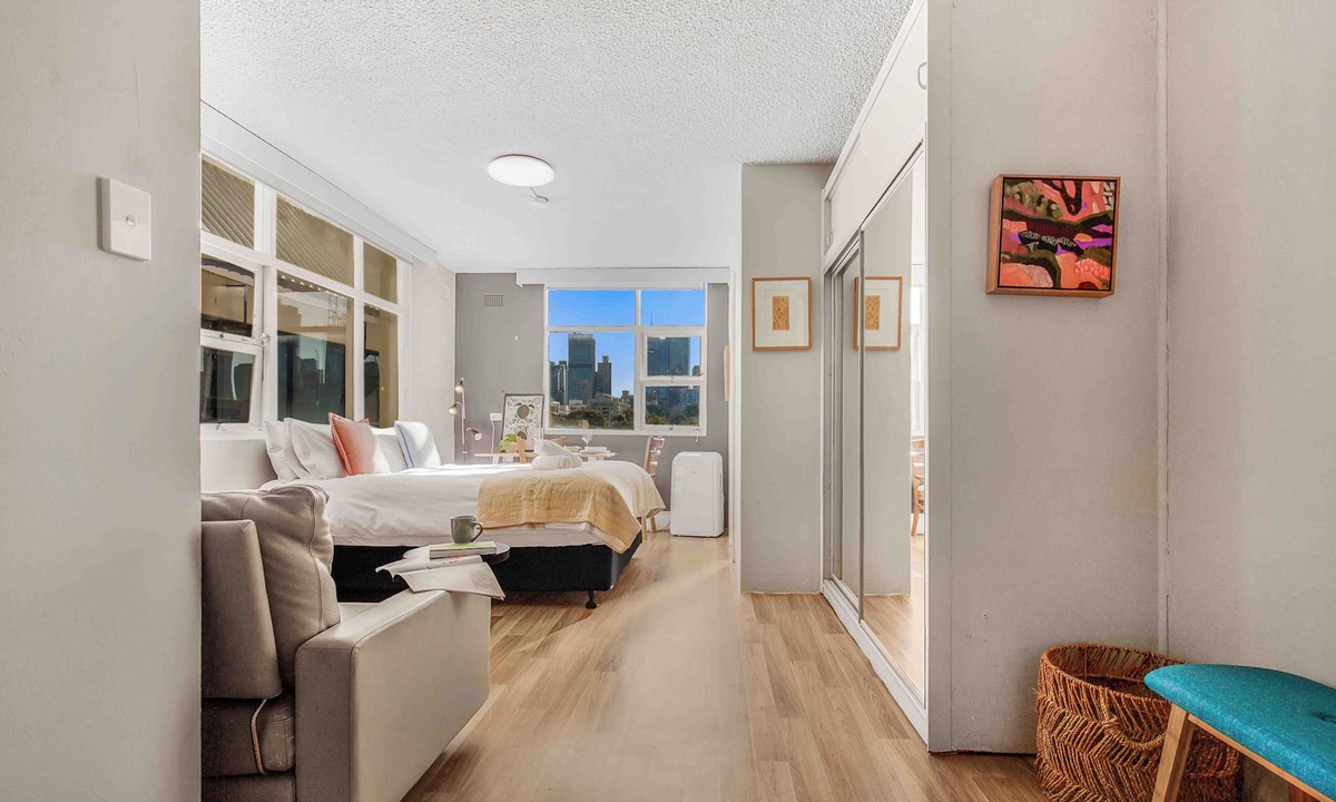 Woolloomooloo Apartment | Location and lifestyle in a cute luxe studio with stunning city views