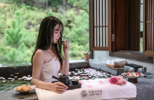 Qingxin Xian Bed & Breakfast | LongSen Valley Inn