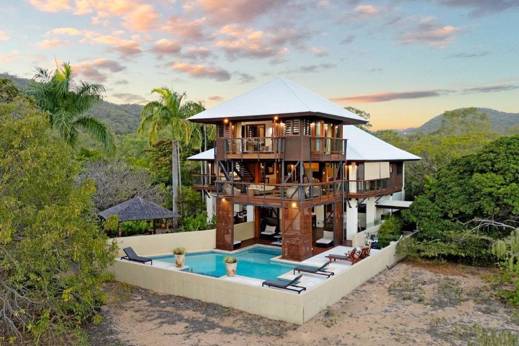 Horseshoe Bay House | Lotus House