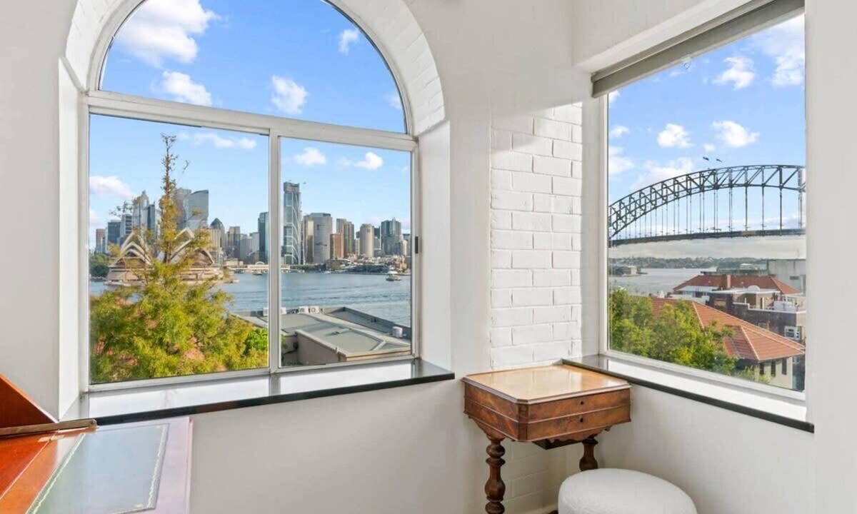 Kirribilli Apartment | Lovely Apartment with Spectacular Views!