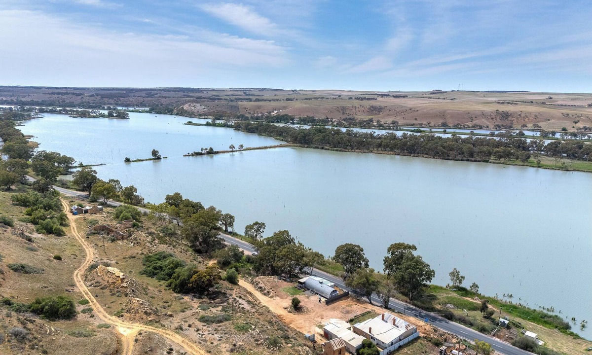 Mannum House | Luddy’s River Retreat - Nori Wai