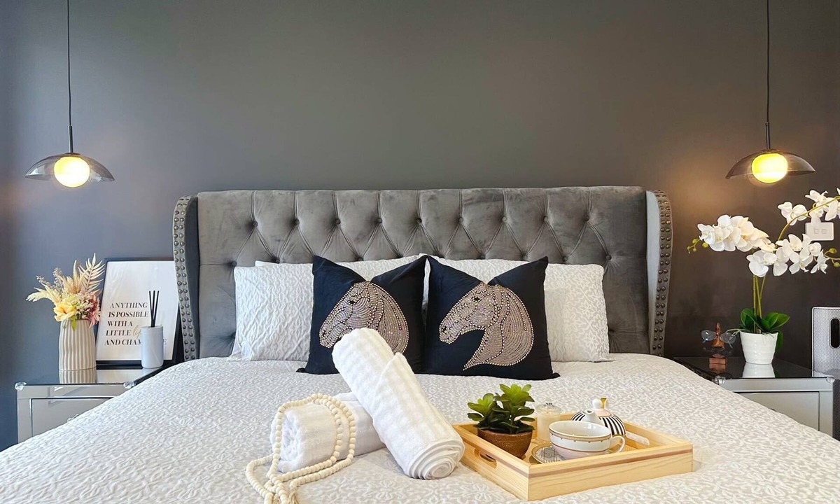 Rokeby House | Luxe Retreat with Spa - Near airport & CBD
