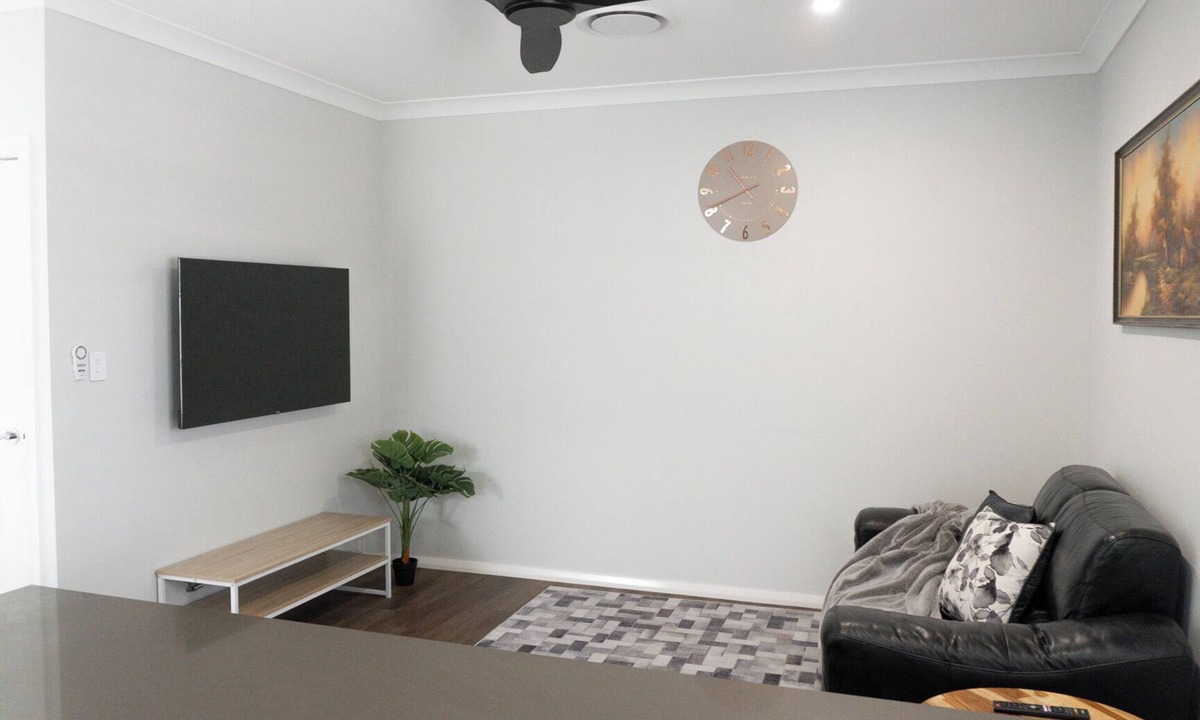 Gledswood Hills Villa | Luxury 3-Bedroom Unit - Sleeps 6 Guests