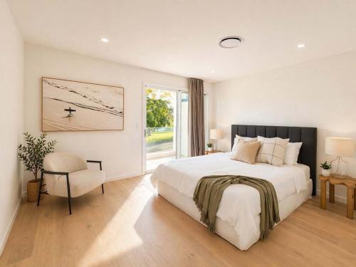 Coomera House | Luxury Waterfront 5BR New Home Theme Parks Nearby
