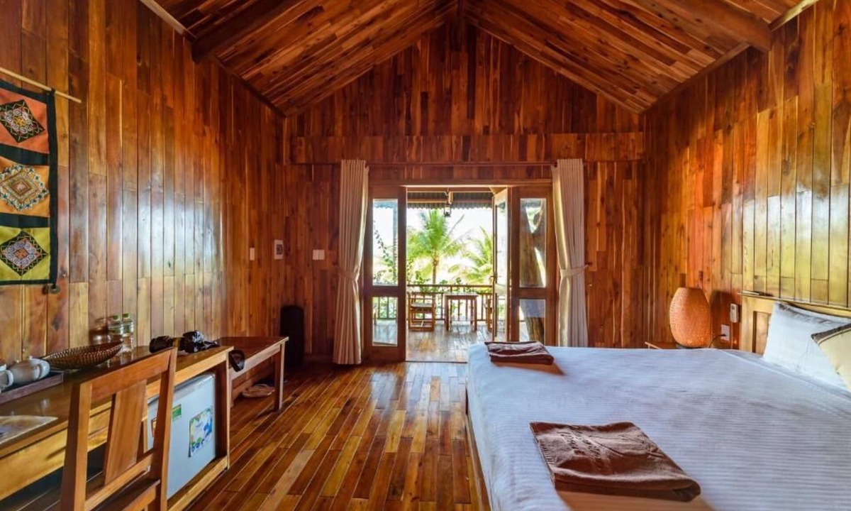 Ham Ninh Hotel | Mango Beach Resort