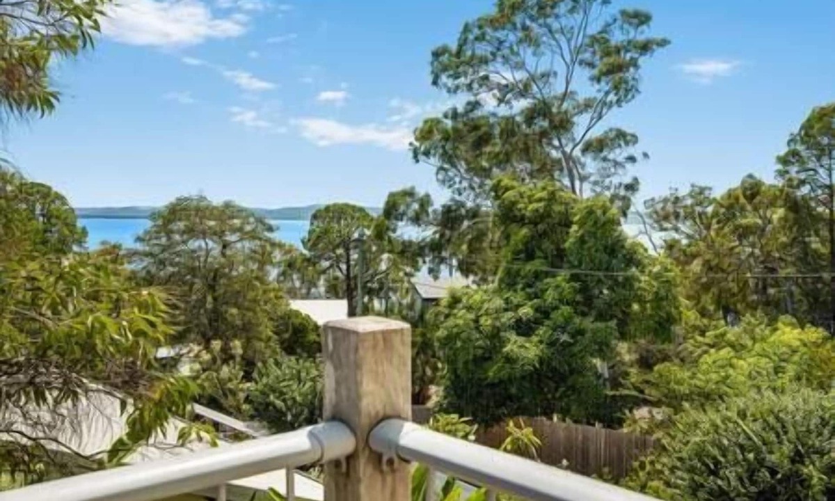 Boreen Point House | Mango House has everything you need for a beautiful Boreen Point family holiday.
