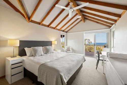 Eagle Bay House | Mariners Rest - Bushland Haven with Stunning Sea Views