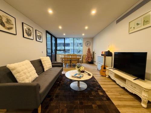 Mascot Apartment | Mascot Spacious 3B2B Apt near Airport with Parking