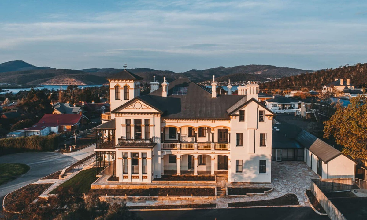 New Town Hotel | Maylands Lodge